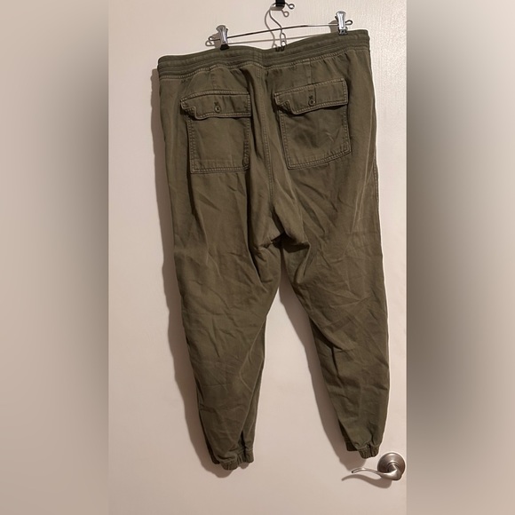 GAP Olive Joggers with drawstring, soft olive green, size XL - Picture 4 of 4